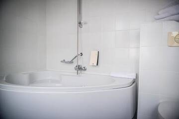 Фото номера Двухместный номер бизнес-класса с 1 двуспальной или 2 отдельными кроватями, доступ в тренажерный зал Отель Liva Hotel г. Лиепая 20