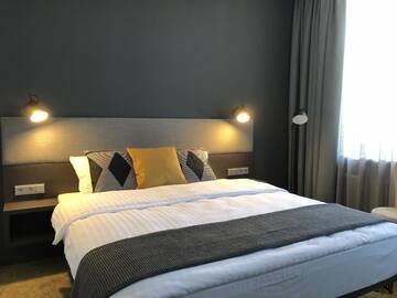 Фото номера Двухместный номер Делюкс с 1 кроватью Отель Hotel Kolumbs г. Лиепая 4
