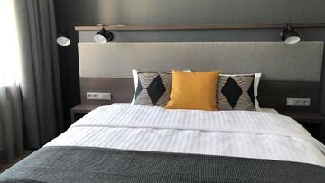 Фото номера Двухместный номер Делюкс с 1 кроватью Отель Hotel Kolumbs г. Лиепая 2