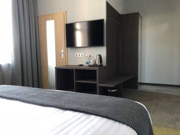 Фото номера Двухместный номер Делюкс с 1 кроватью Отель Hotel Kolumbs г. Лиепая 3