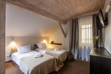 Фото номера Двухместный номер с 2 отдельными кроватями Отель Porins Hotel г. Лиепая 14