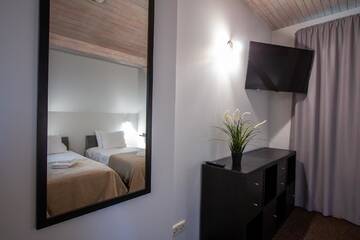 Фото номера Двухместный номер с 2 отдельными кроватями Отель Porins Hotel г. Лиепая 17
